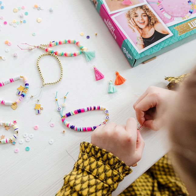 Diseña Y Brilla Haciendo Pulseras de la Suerte