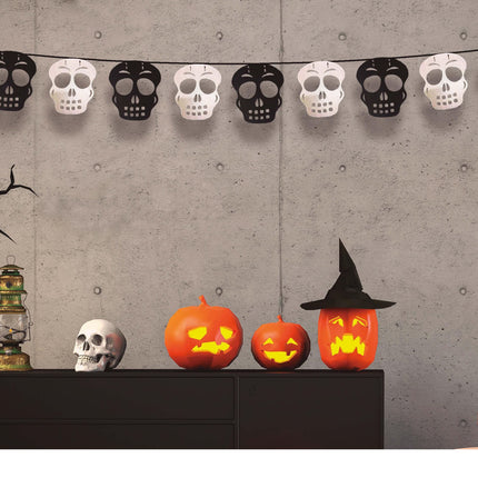 Banderola Halloween Calaveras Negro Plata 2,75m