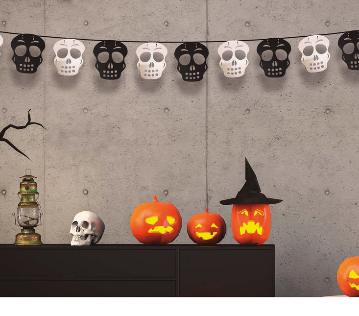 Banderola Halloween Calaveras Negro Plata 2,75m