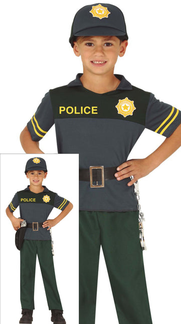 Chicos con traje de policía