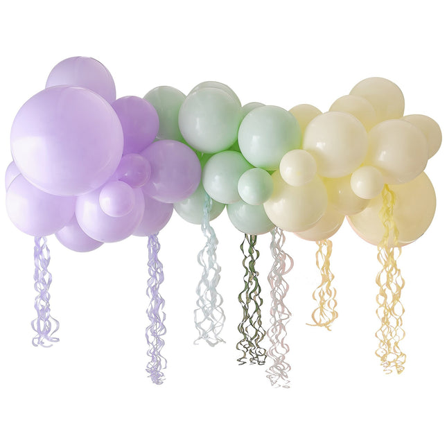 Arco de Globos de Colores con Borlas