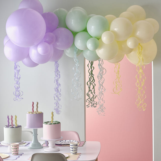 Arco de Globos de Colores con Borlas