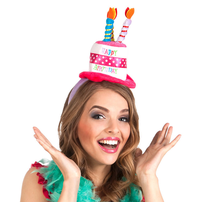 Tarta con diadema de feliz cumpleaños