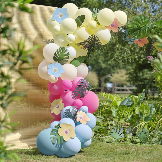 Arco de Globos de Colores Hojas y Flores